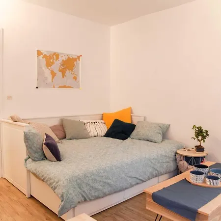 Nice & Bright Studio Near The Champs-elysees Parigi