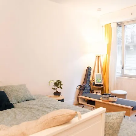 Nice & Bright Studio Near The Champs-elysees Parigi